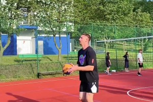 雷迪克怒怼詹黑：承认别人的伟大不会有点击量 这就是嫉妒的本质